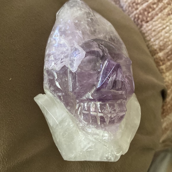AMETHYST SKULL. 4.5”X 3” X 1.25 - Picture 5 of 17